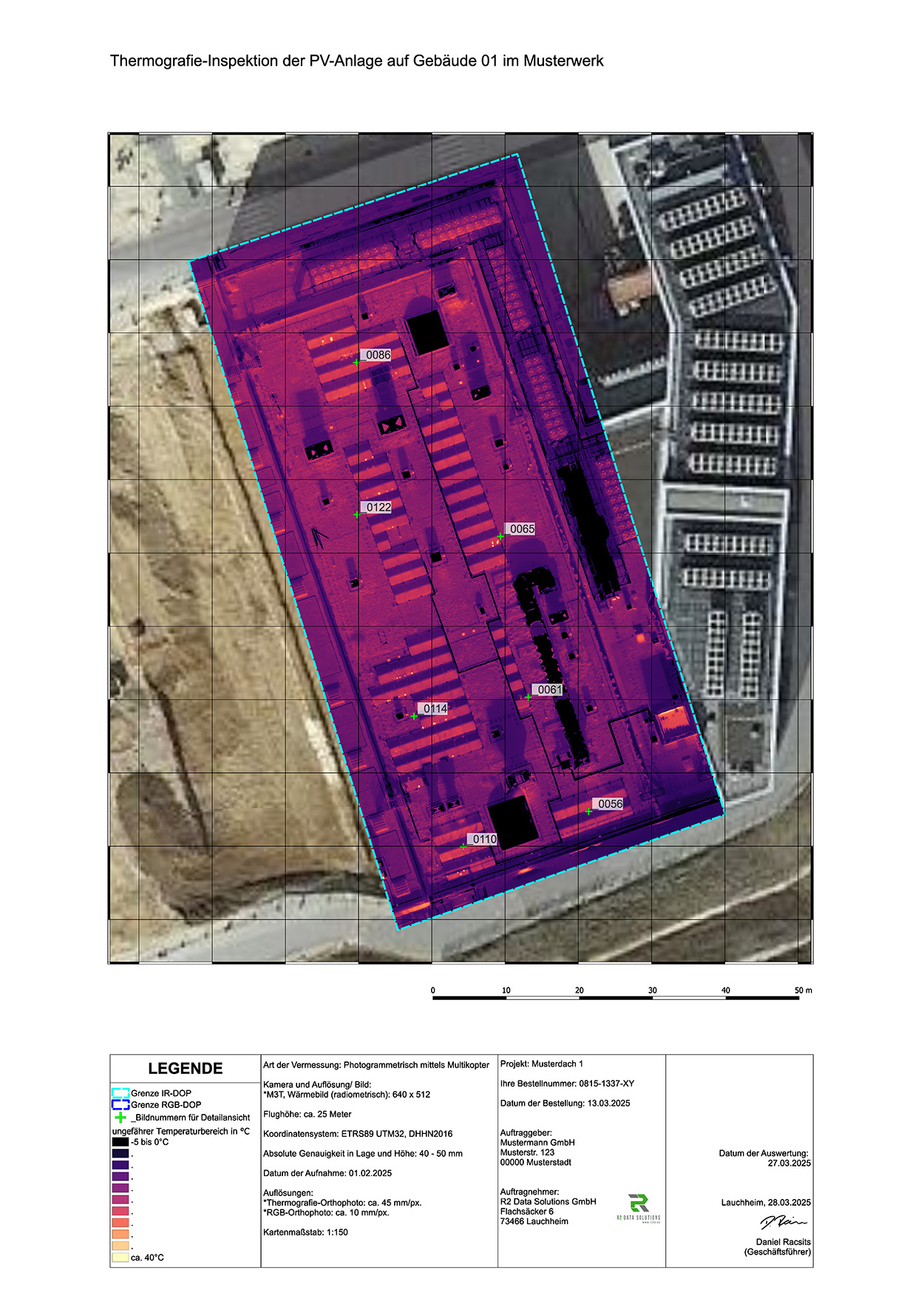 Thermografie-Orthophoto einer PV-Anlage als Ergebnis professioneller Drohnen-Thermografie Ausgewertetes Thermografie-Orthophoto einer PV-Anlage auf einem Industriegebäude mit farbcodierter Temperaturdarstellung, Legende und Messdaten als Beispiel für professionelle Drohnen-Thermografie mit radiometrischer Kamera